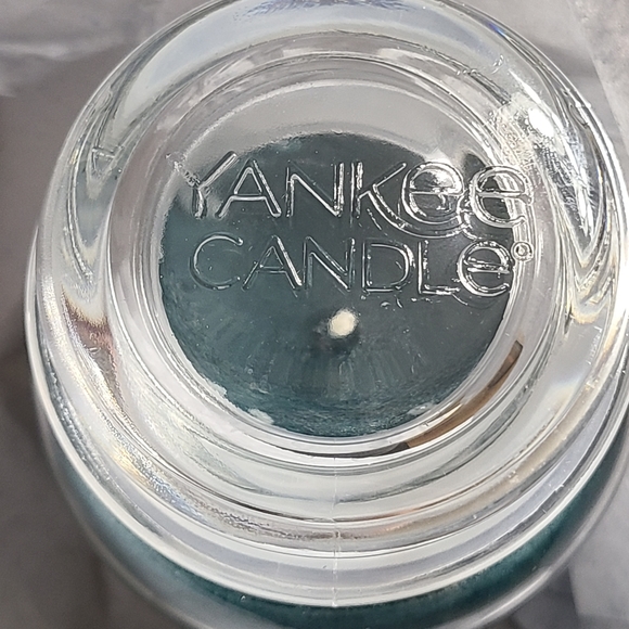 Yankee Candle Winter Night Stars Large Jar Candle - Picture 3 of 3